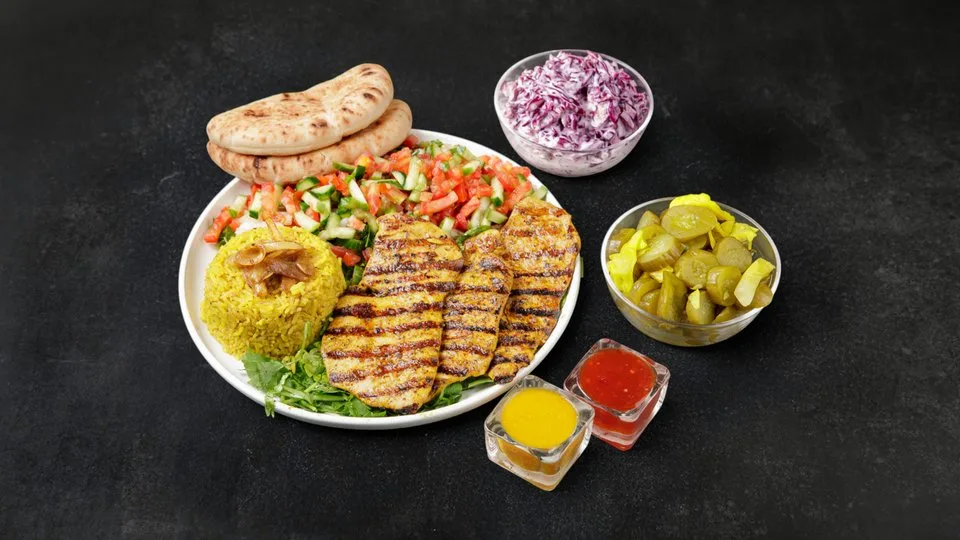 חזה עוף בצלחת + 2 תוספות