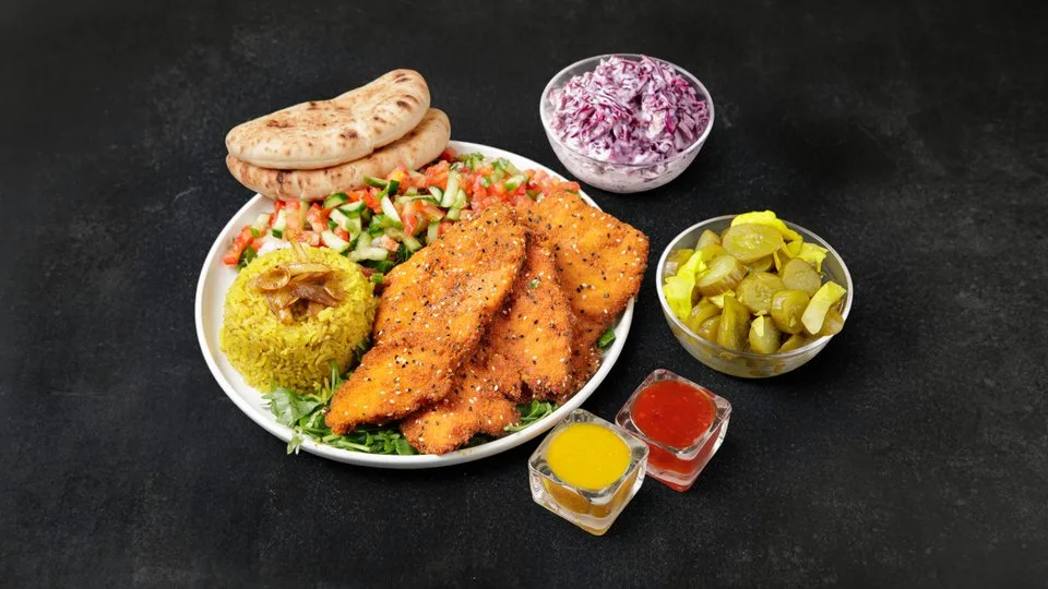 שניצל בצלחת + 2 תוספות