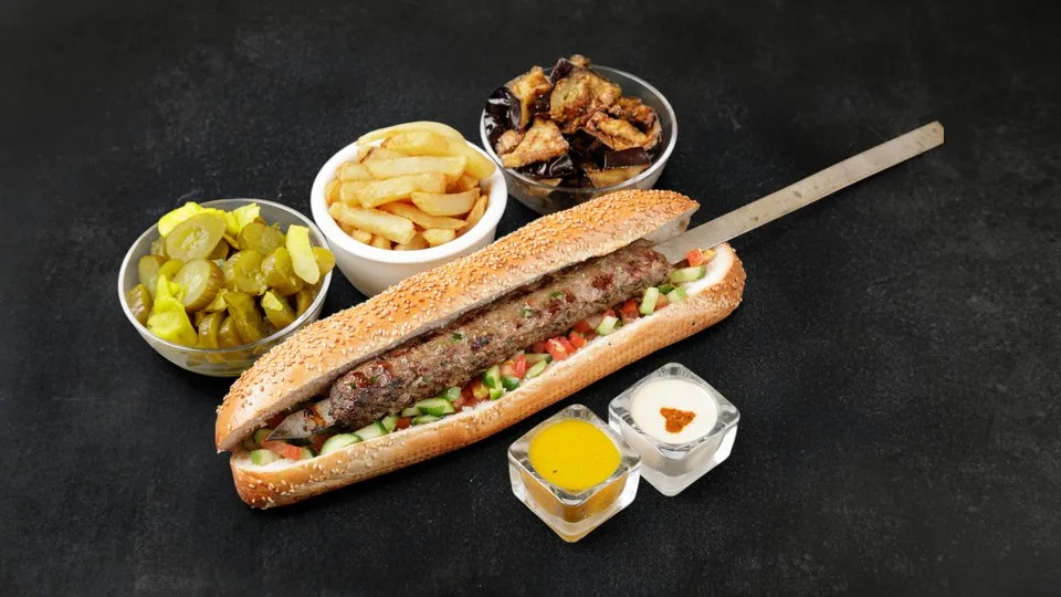 שיפוד קבב בבגט